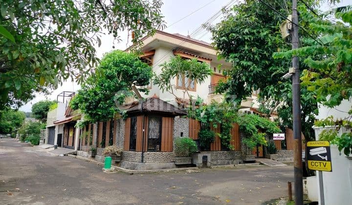 Rumah Hoek 2 lantai, Luas Dan Nyaman Di Grand Galaxy, Bekasi