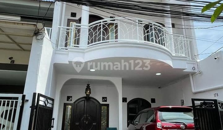 Rumah Full Furnish 3 Lantai, Lokasi Strategis Cempaka Putih