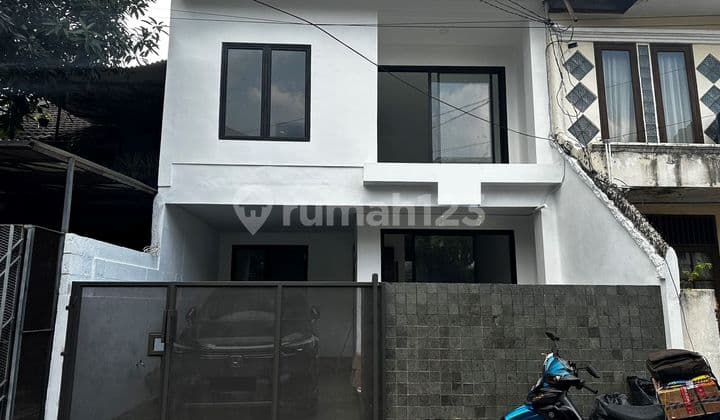 Rumah Siap Huni, Bintaro Sektor 2 ,One Gate System, Baru Renovasi