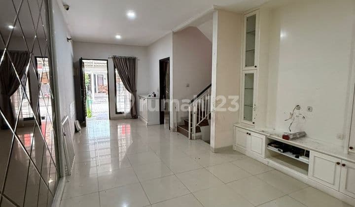 Rumah di Green Lake City Cluster Asia Uk. 6X18 Sudah Renov Semi Furnish