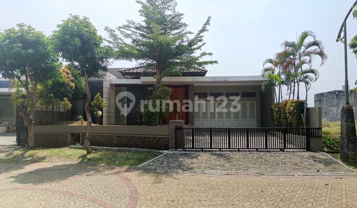 Rumah Mewah dengan View dan Kolam Renang di Candi Golf Residence