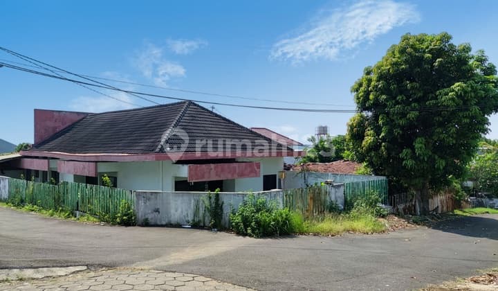 Rumah Lama Orientasi Tanah di Sibayak, Semarang