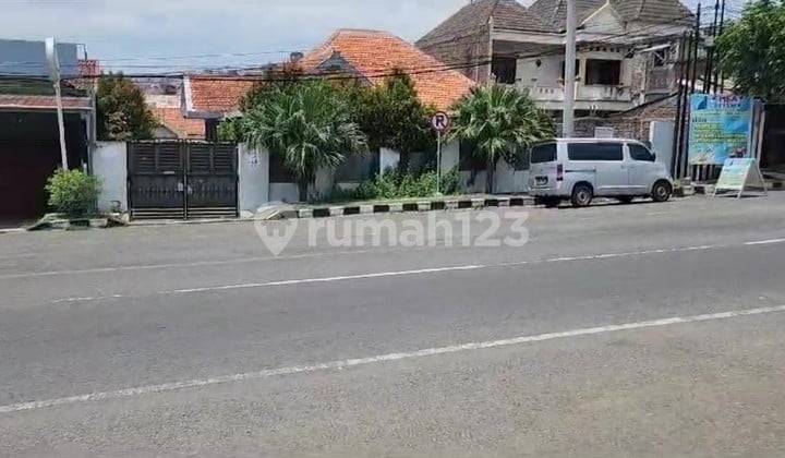 House on Main Street at Jl. Wr. Supratman, West Semarang House on Main Street at Jl. Wr. Supratman, West Semarang