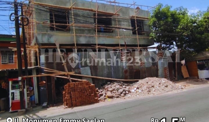 Dijual Ruko 2LT Baru Lokasi Poros Monumen Emmy Saelan Strategis