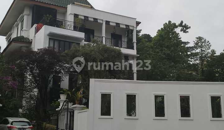 Dijual Rumah Dua Muka dengan Pool di Cluster Prestigious Sentul City Bogor