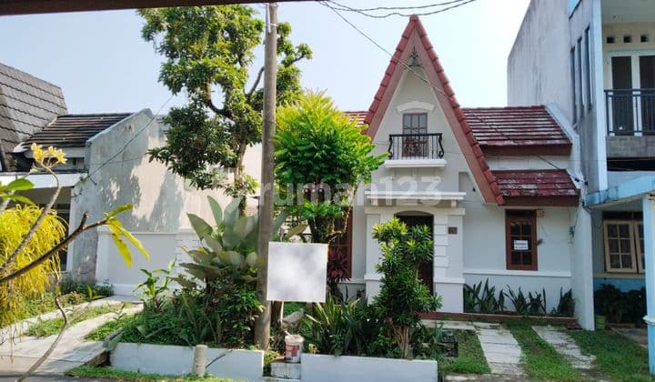 Dijual Rumah Cantik Dengan Halaman Samping Sentul Bogor