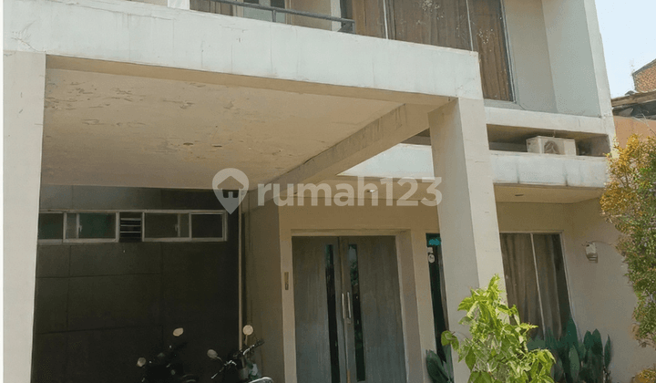 Dijual Cepat Rumah 3 Lantai Siap Huni di Raffles Hills