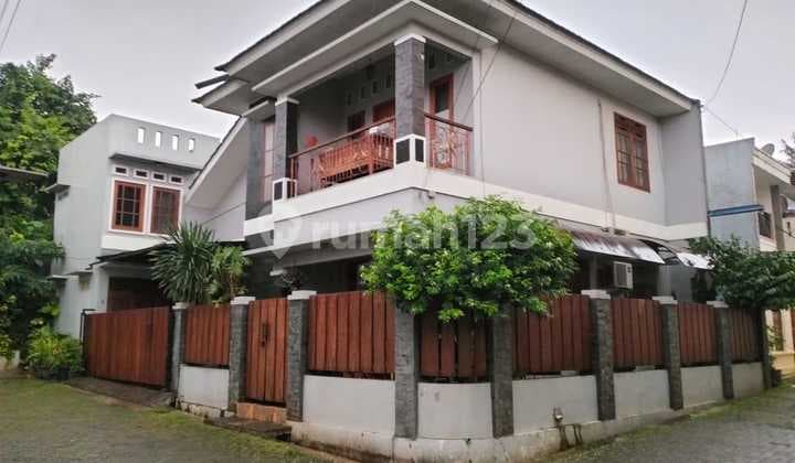 Rumah Cantik Hoek.nyaman.lokasi Strategis.bebas Banjir.harga Nego Sampai Deal
