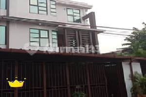 "Price Drop Quick Sale 3-Storey House Near MRT Flood-Free. Strategic Location. Price Negotiable Until Deal."