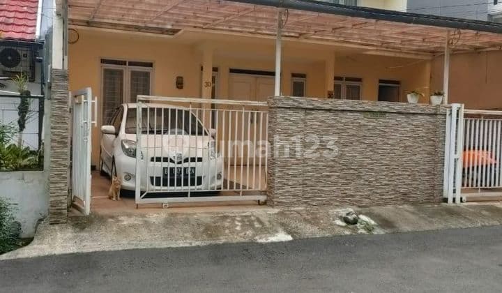 Rumah Cantik Dalam Komplek Di Bintaro Sektor 1.bebas Banjir.depan Taman.harga Nego Sampai Deal
