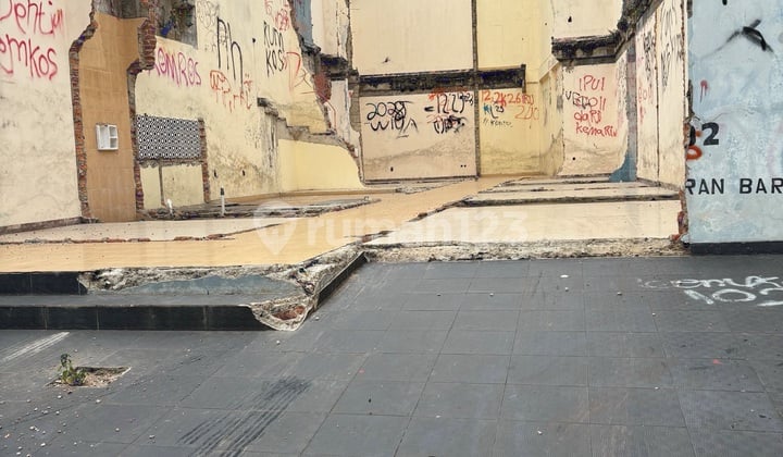 Jul Cepat Tanah Dekat MRT di Kebayoran Baru Lebar Muka 8M².Bebas Banjir.harga Nego Sampai Deal