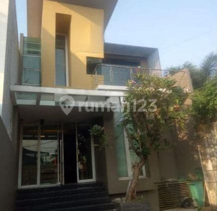 Rumah cantik bekas kantor di kebayoran baru.bebas banjir.harga nego sampai deal