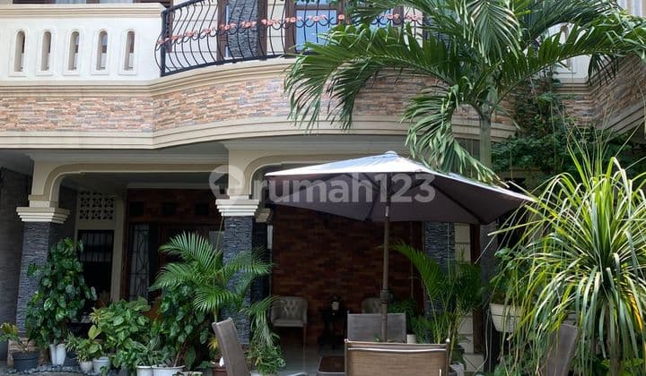 Quick Sale. Luxury House Ready to Occupy in Pondok Pinang. Strategic Location. Flood-Free. Negotiable Price Until Deal.