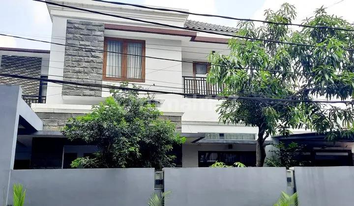 For Sale Fast! Move-in Ready House in a Strategic Location Perfect for Business