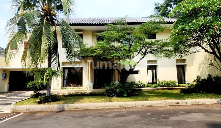 Disewakan Rumah Mewah Dalam Townhouse Dgn Halaman Blkg Luas