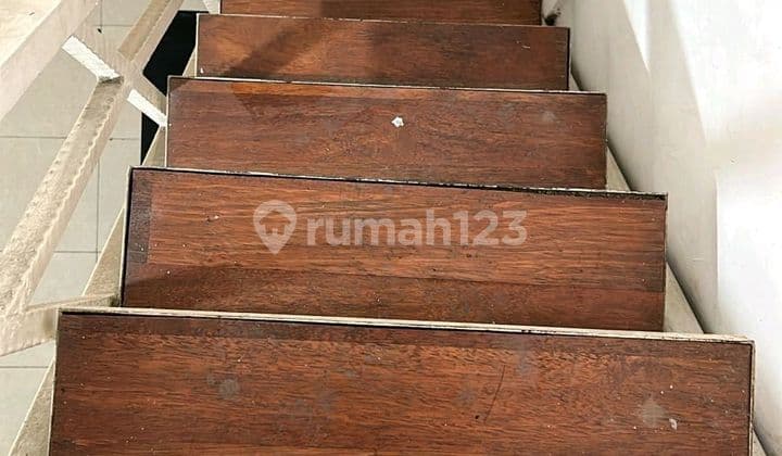 Rumah Lokasi Strategis Dekat Tol