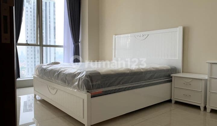 Sewa Cepat!! 2BR Condo Taman Anggrek Residences, Furnish Baru Bagus, Lantai Sedang