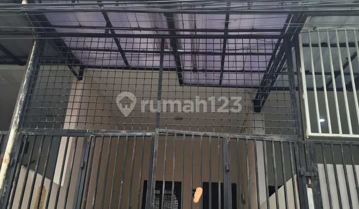 Jual Cepat!! Rumah di Jelambar Jakarta Barat, 2Bedroom, 3 Lantai, Lokasi Strategis, Harga Murah!!!