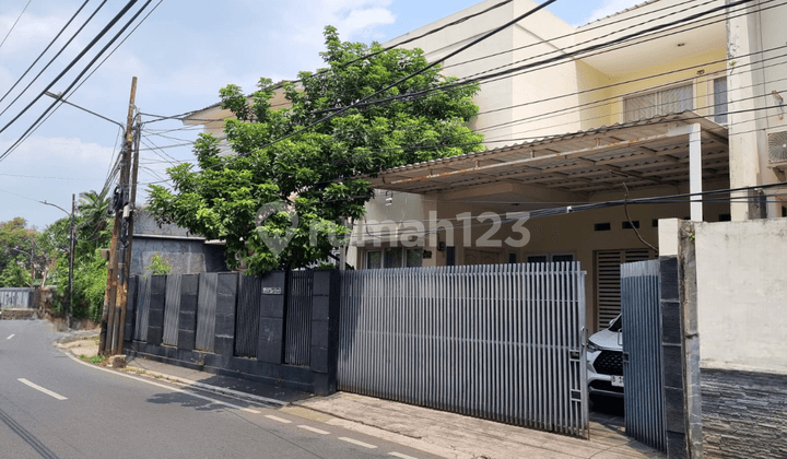 Rumah Bagus siap Huni, Lokasi Strategis. Di Lebak Bulus, Jakarta Selatan.