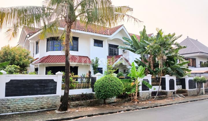 Rumah Mewah Bagus Ada Kolam Renang di Puri Cinere Depok