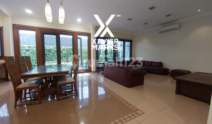 Pondok Indah Rental House in Front of the Park