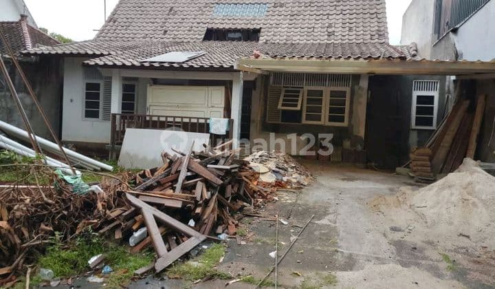 Rumah Strategis Bebas Banjir di Kemang Selatan