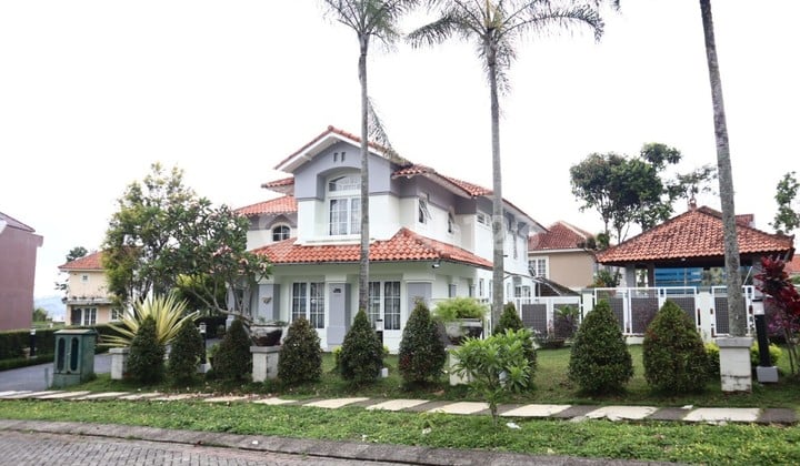 Jual Villa Siap Huni di Puncak, 5 KT, Private Pool