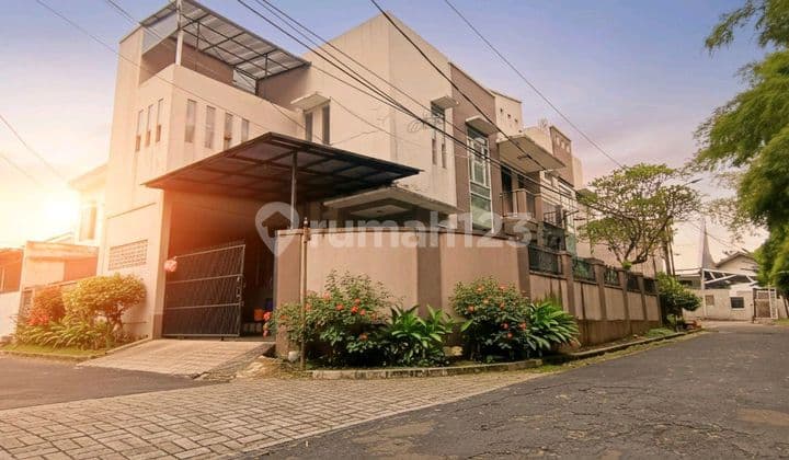 Rumah Besar di Bsd Jl Alor , Dalam Cluster One Gate