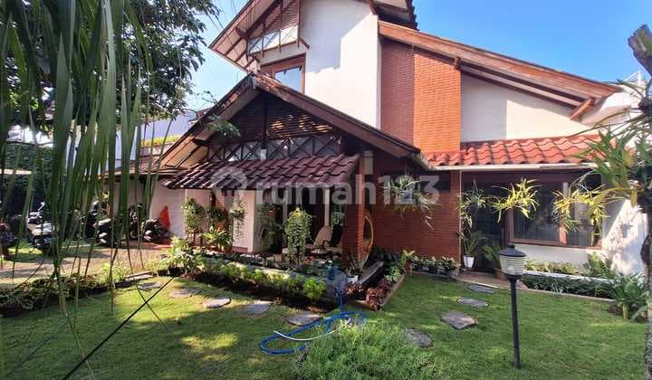 Dijual Rumah ASRI di Kawasan Tubagus Ismail Kota Bandung