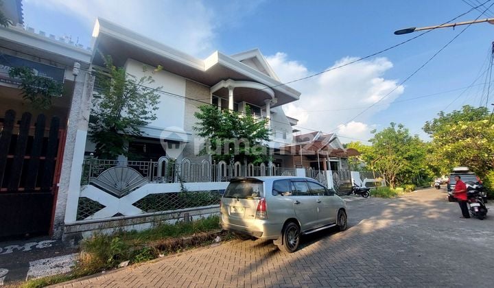 2 Houses in a Row in West Tenggilis Suitable for Offices. Rent etc.