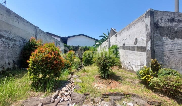 Price Drop. Land and Building in the Heart of the City, Kedung Cowek, East Surabaya