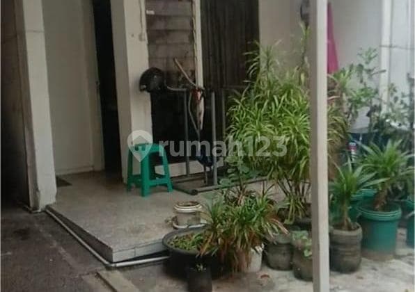 Golden Location in Mangga Besar! Rare Opportunity! L-Shaped Land in Mangga Besar, Ideal for Boarding House Development.