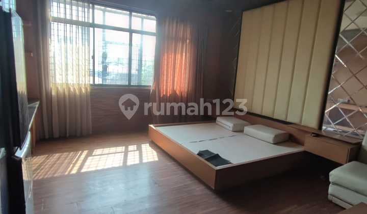 Rumah 4 Lantai Disewakan - Mangga Besar, Bisa Usaha & Tinggal