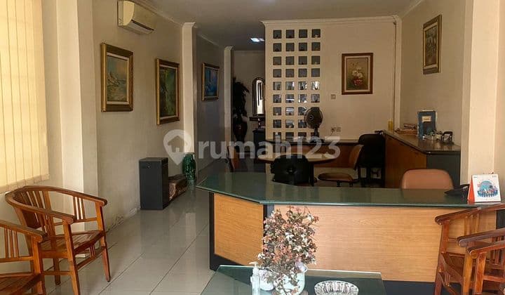 Ruko 5 Lantai Daerah Cikini Menteng Hadap Selatan