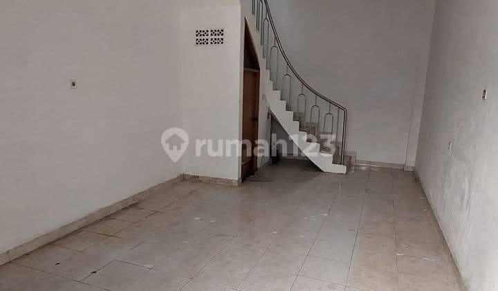 Ruko 3 Llantai di Kebon Jeruk Tamansari Kondisi Rapi Hadap Barat