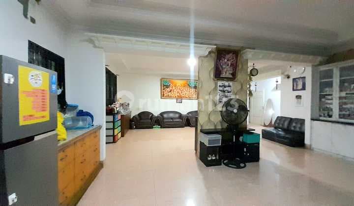 Rumah Hook 3,5 Lantai Sunter, Lokasi Strategis dan Semi Furnished