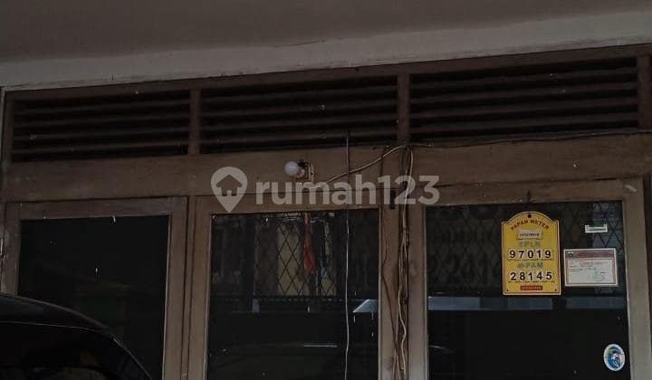 Rumah 1,5 Lantai di Keutamaan Tamansari