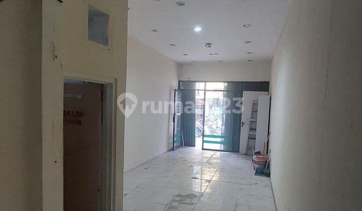 Ruko Investasi di Pademangan - 3 Lantai, Kondisi Disewakan, Siap Untung