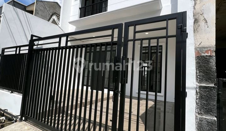 Dijual Rumah Modern Classic Siap Huni Di Kencana Loka Bsd.