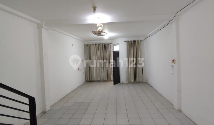 Dijual Cepat Rumah 2½ Lantai di Jl. Tawakal V, Grogol, Jakbar