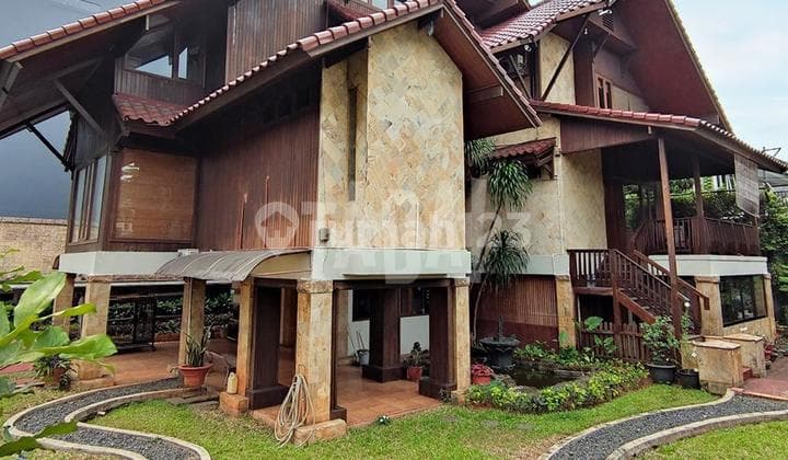 Disewakan: Rumah Pondok Indah Bergaya Country 4 Kamar Tidur Nyaman Aman 3200 Usd
