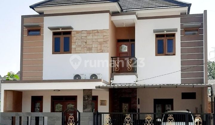 Rumah Bagus 2 Lantai Semi Furnished Bebas Banjir Dekat Tol JORR