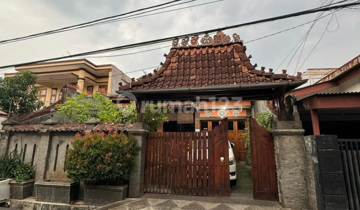 Rumah Asri Matraman 2 Lantai Siap Huni Bebas Banjir Dekat KRL Tol