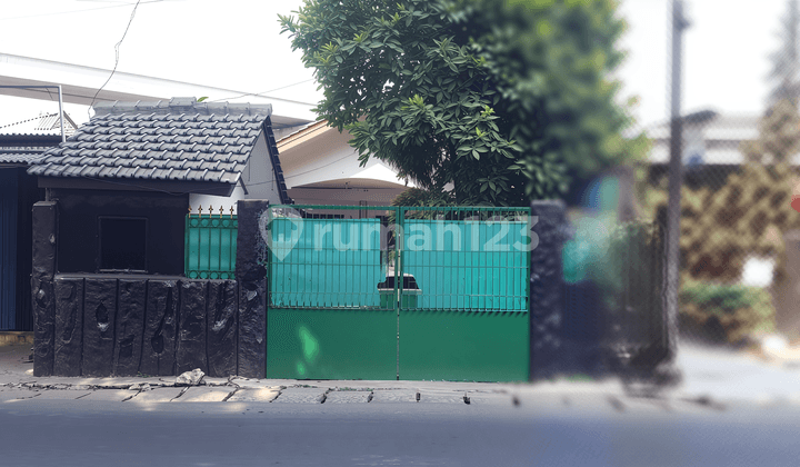 Rumah Kelapa Dua Wetan Halaman Luas Siap Huni Bebas Banjir Murah