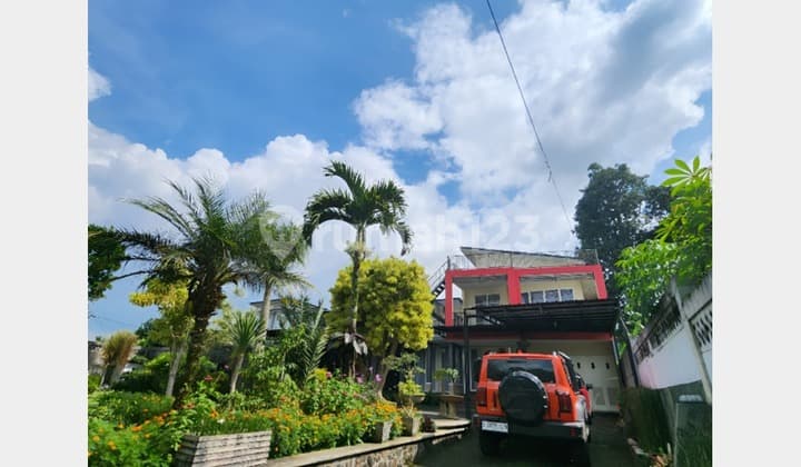 Villa Puncak Bagus with Spacious Garden & Flood-Free Swimming Pool