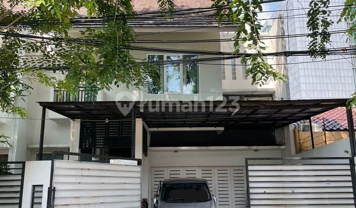 Rumah 2 Lantai Full Furnished Sangat Strategis di Cempaka Putih
