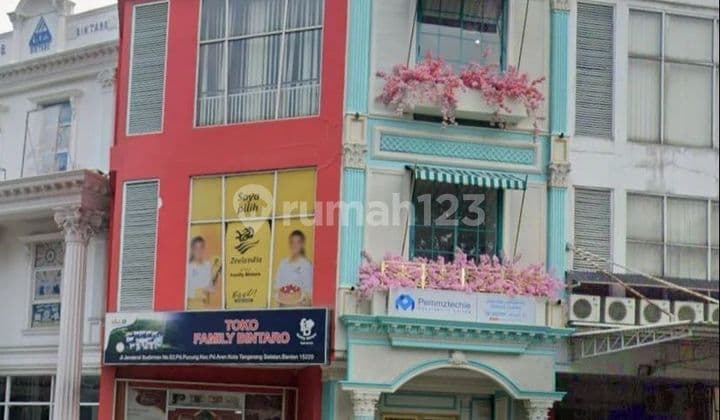 Ruko Bagus 4 Lantai dengan Rooftop Strategis di Sudirman Bintaro