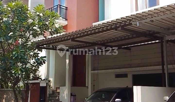 Rumah Townhouse Bagus 2 Lantai Semi Furnished Siap Huni Dekat Tol
