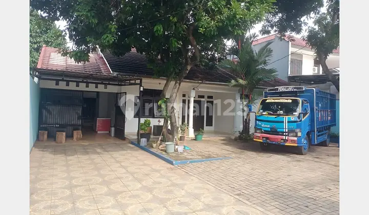 Rumah Cipayung Halaman Luas Dekat LRT dan Tol, Cocok untuk Kantor