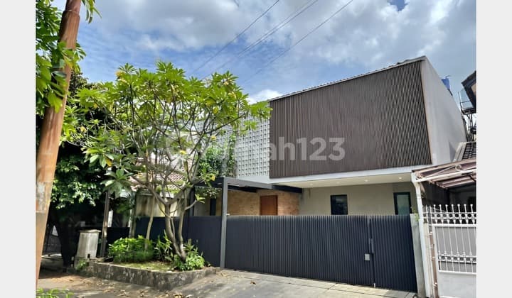 Rumah Bagus Siap Huni Lingkungan Tenang di Perumahan Villa Delima